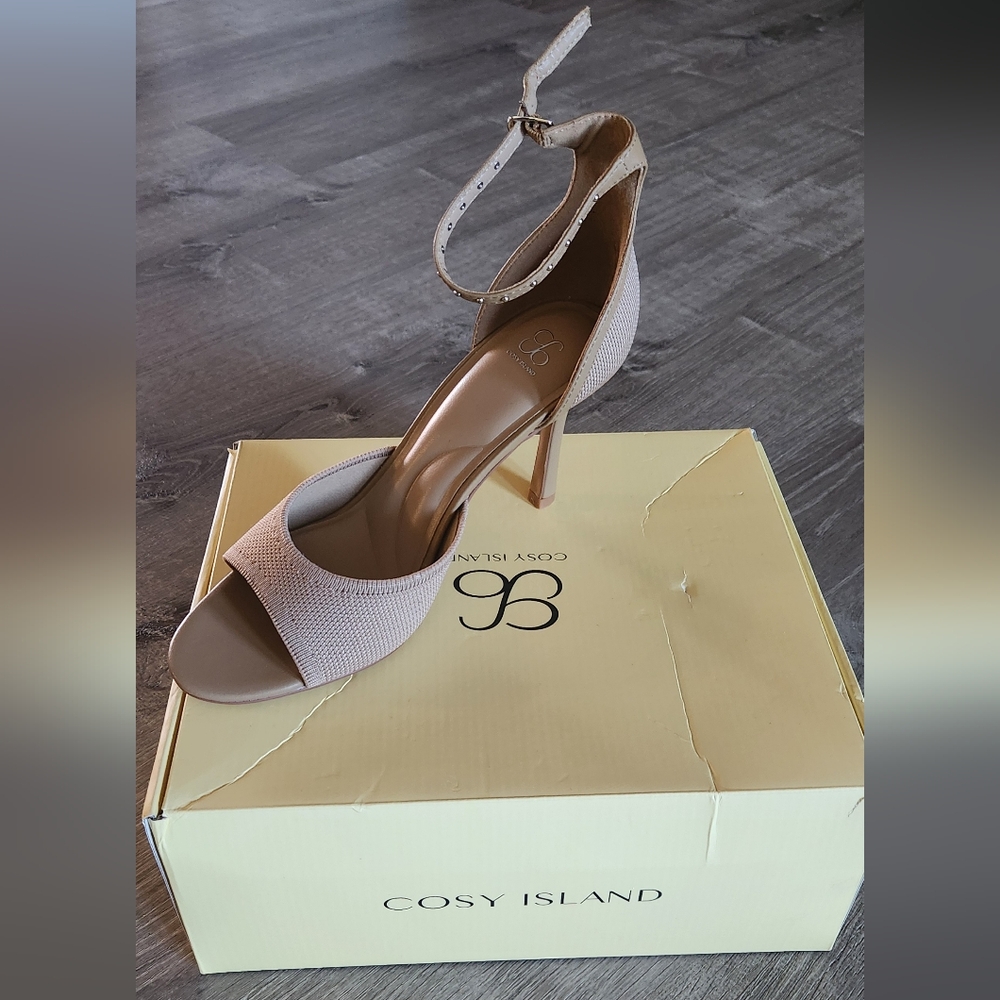 Cosy Isaland Women's Tan Heels